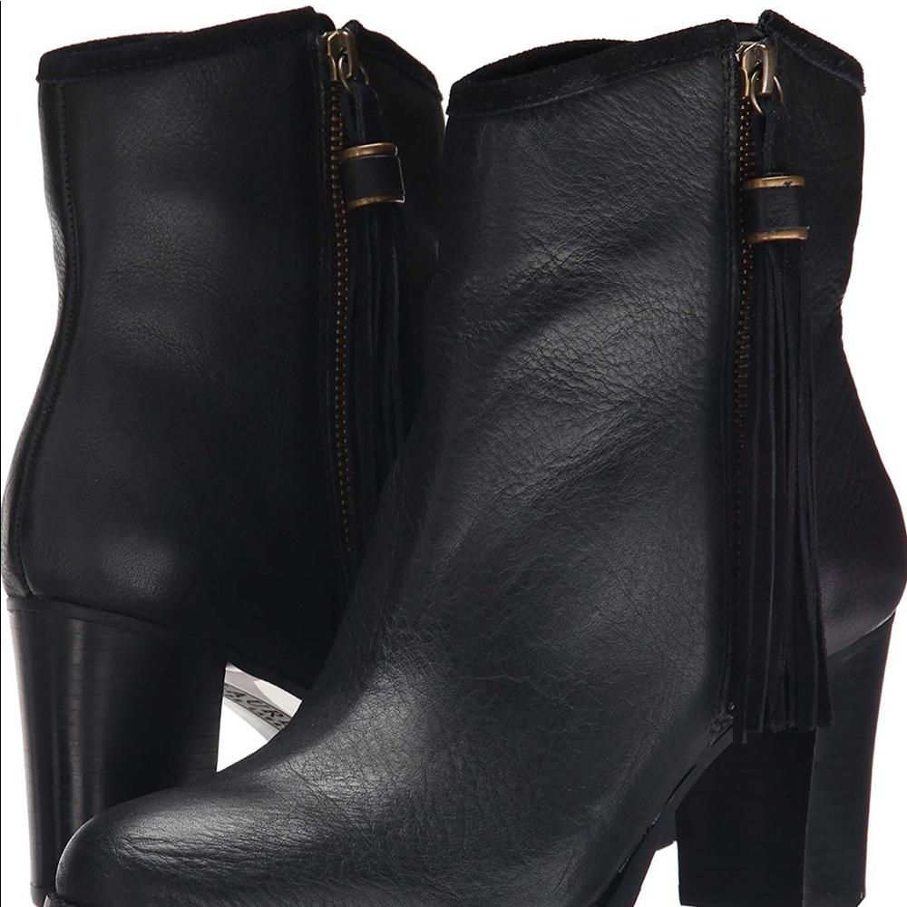 Lauren Ralph Lauren Carah Boot size 8.5